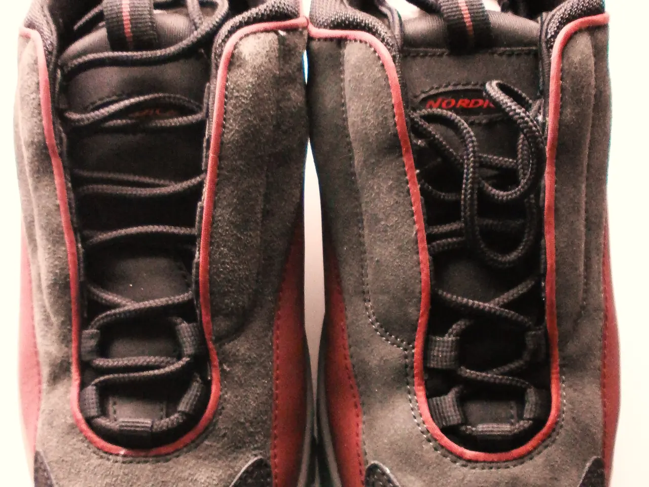 Billede 1 - NY NORDICA sneakers ruskind, str 45 grå/rød