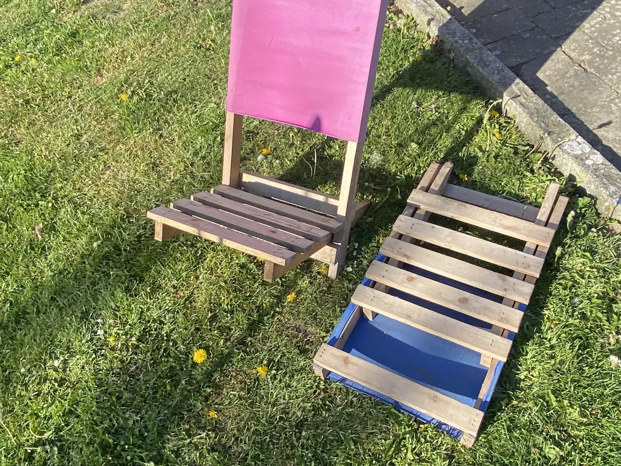 Billede 3 - Sammenklappelige træ strandstole med pink og blå r