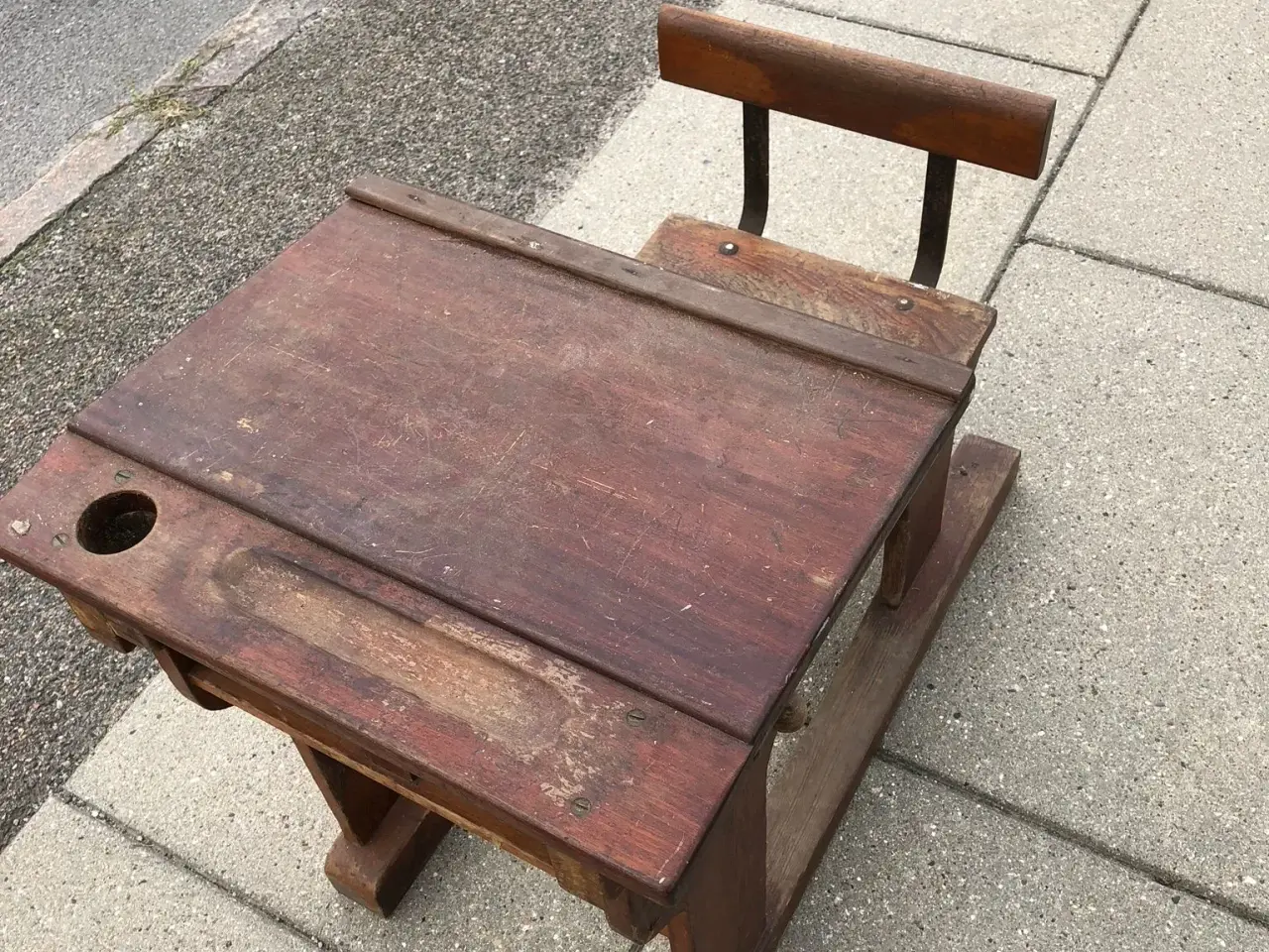 Billede 3 - Skolepult, gammel og pæn