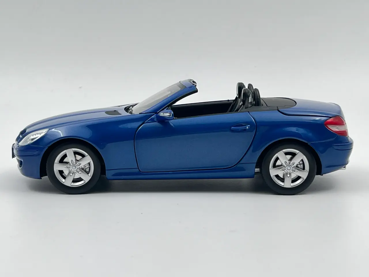 Billede 3 - 2004 Mercedes-Benz SLK 1:18 Sjælden udbudt model