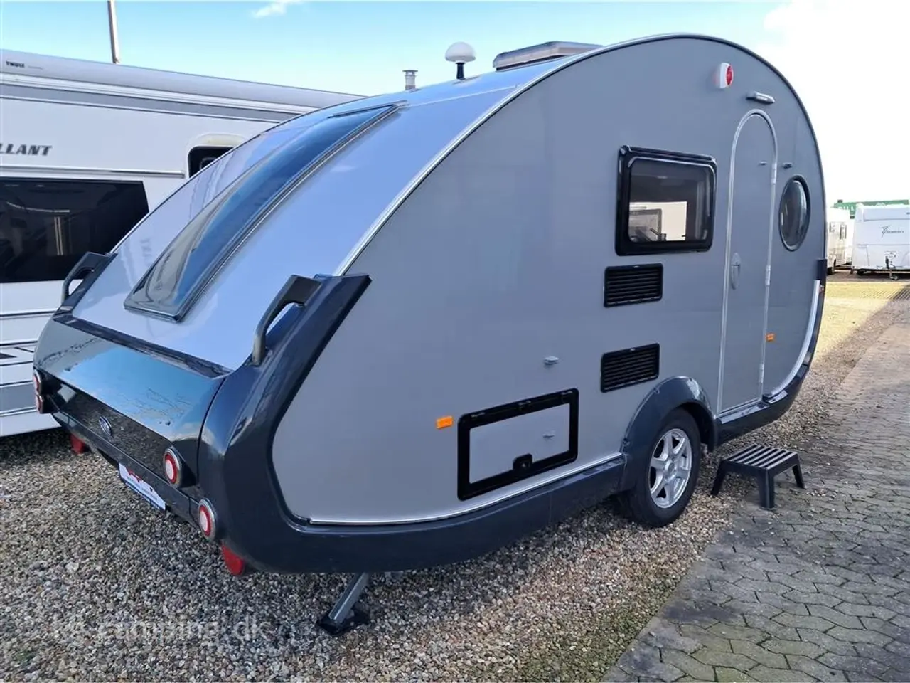 Billede 2 - 2019 - Tabbert T@b L 400   Den populære rejsevogn med fast dobbeltseng, Toilet, Mover, Cykelstativ, Fortelt og Solsejl