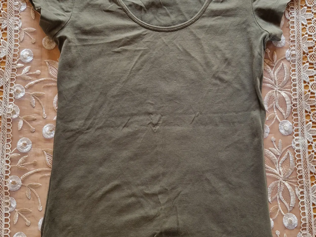 Billede 1 - ONLY Essentials T-shirt M grøn