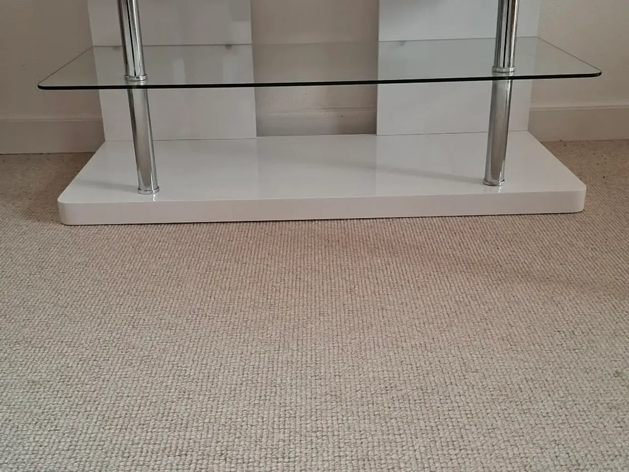 Billede 1 - Tv møbel i hvid.
