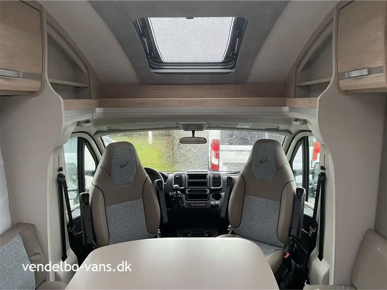 Billede 23 - 2026 - Dethleffs Pulse Classic T 7051 EB Luksuriøs camper med enkeltsenge og stor garage