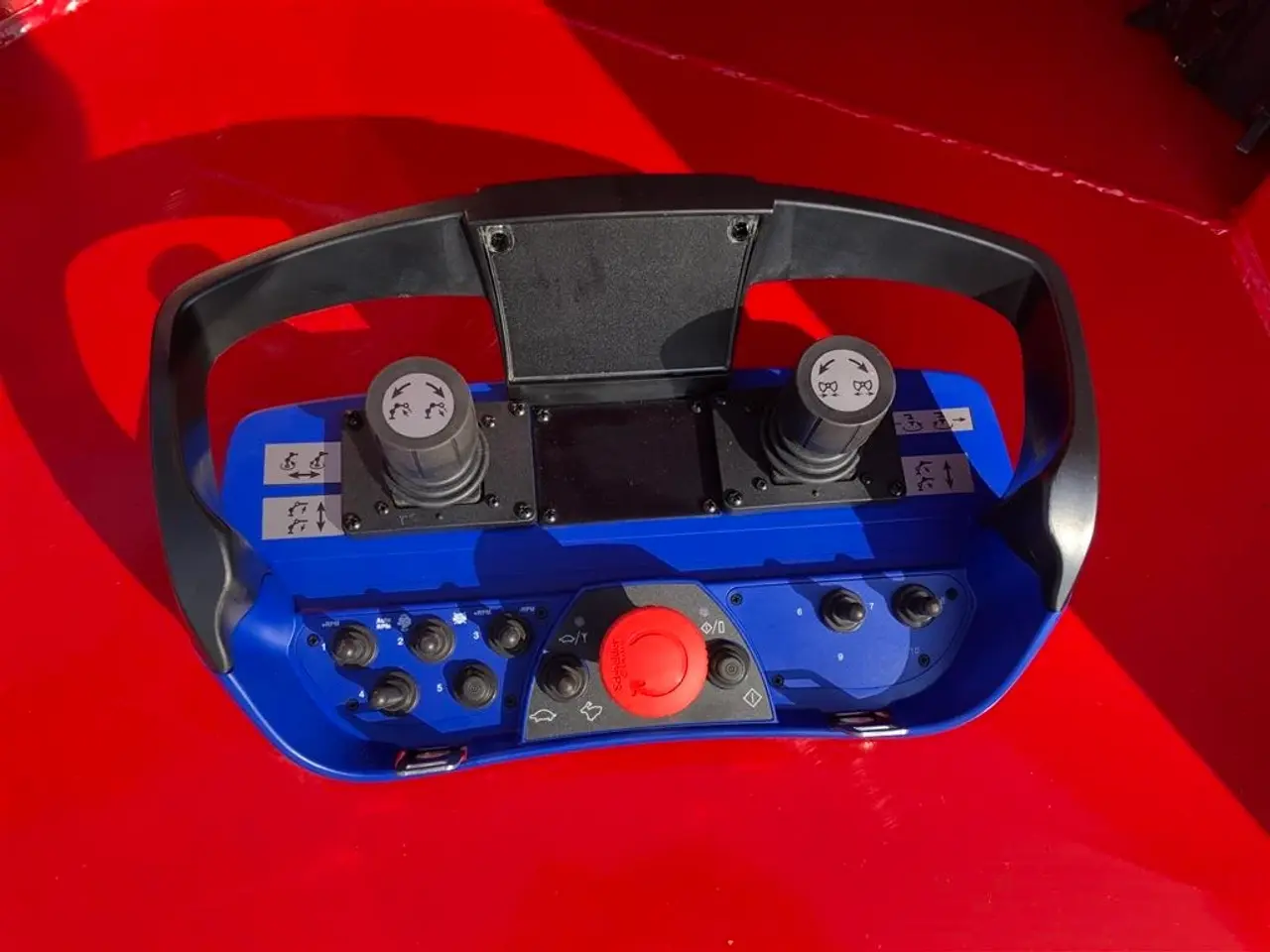 Billede 2 - TP 270 PTO K med FTG 5,3m kran med fjernbetjent joystick.