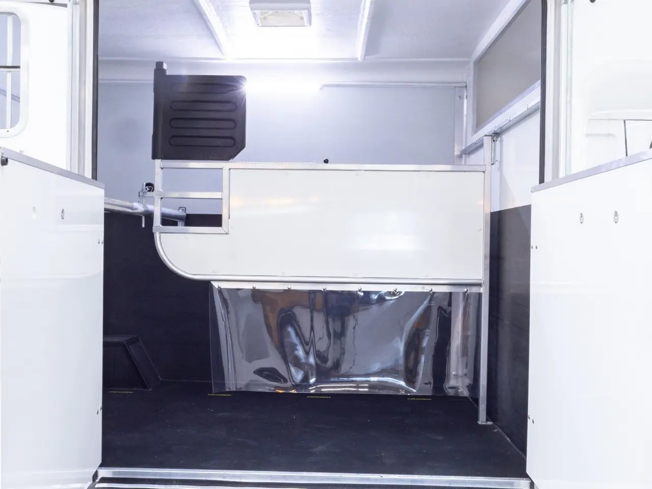 Billede 6 - Peugeot Boxer 335 2,2 BlueHDi 140 L3H3 Hestetransport