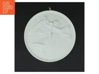 Porcelænsplatte med relief fra Royal Copenhagen (str. Ø. 16 cm)