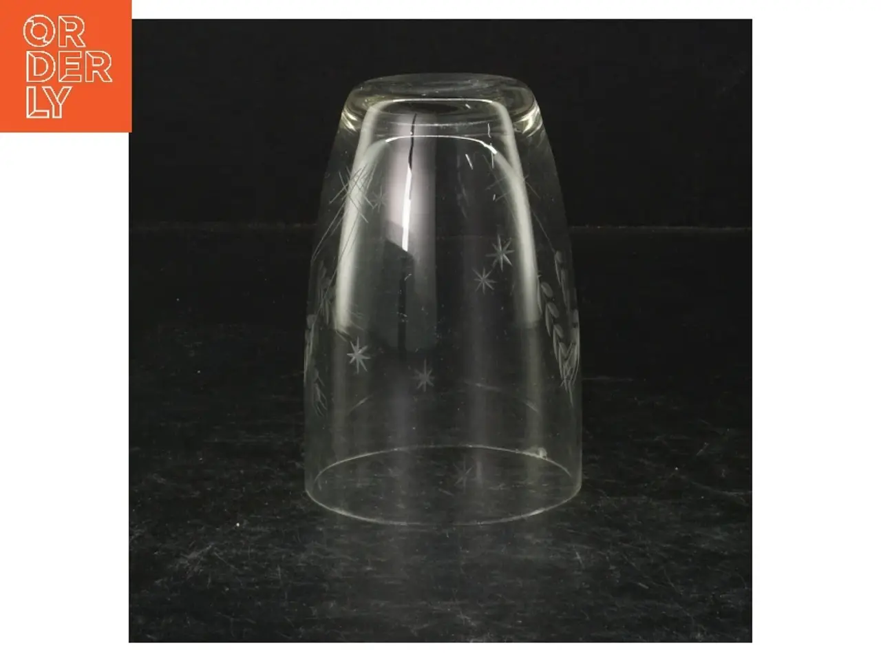 Billede 1 - Graveret glasvase (str. Ø 8 cm. længde, 11,5 cm)