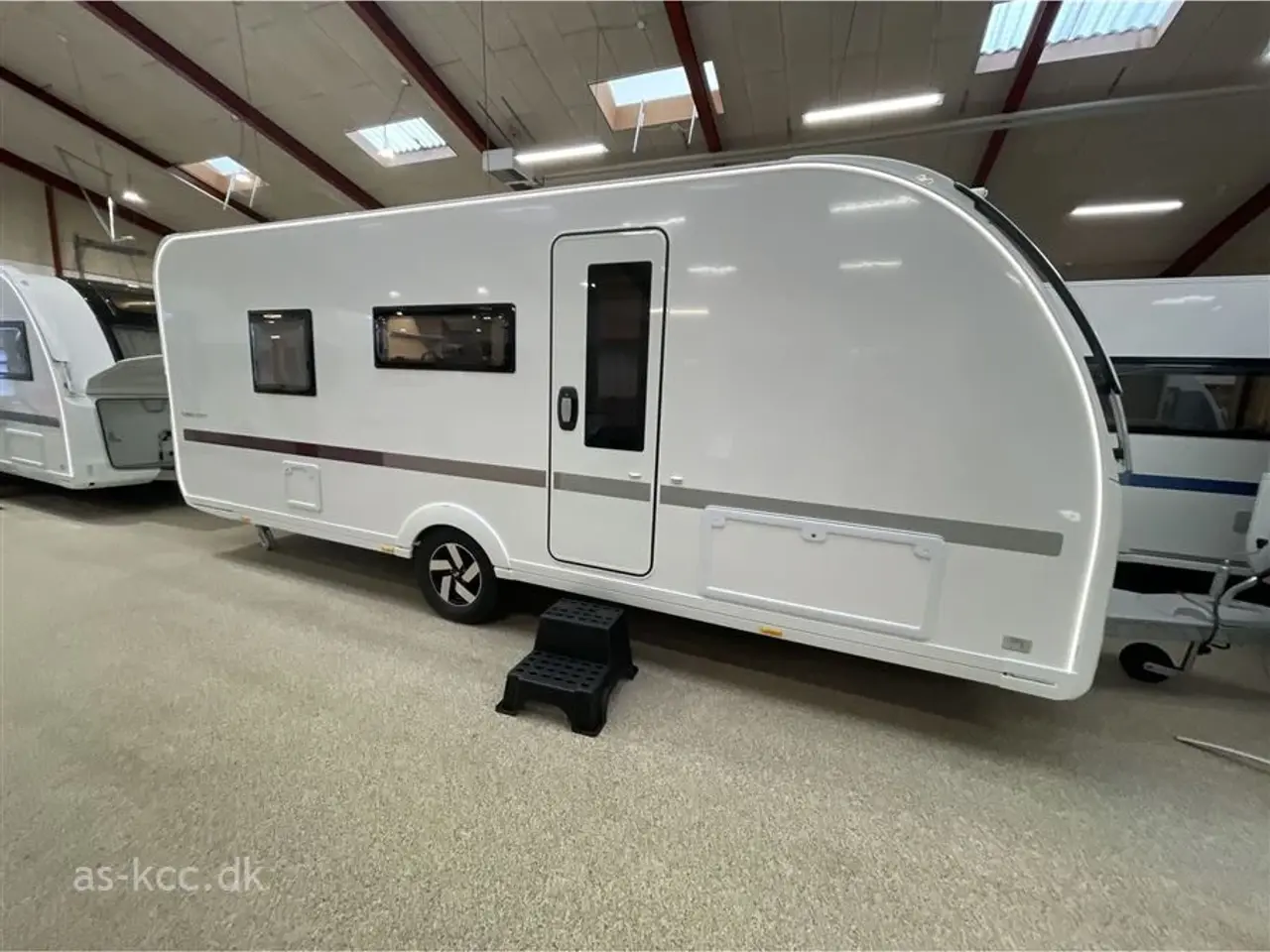 Billede 2 - 2026 - Adria Adora 573 PT   Adria Adora 573 PT Nyhed årg. 2026  6/7 sovepladser. 2000 kg totalvægt kan vejes ned. Vario gasvarme.