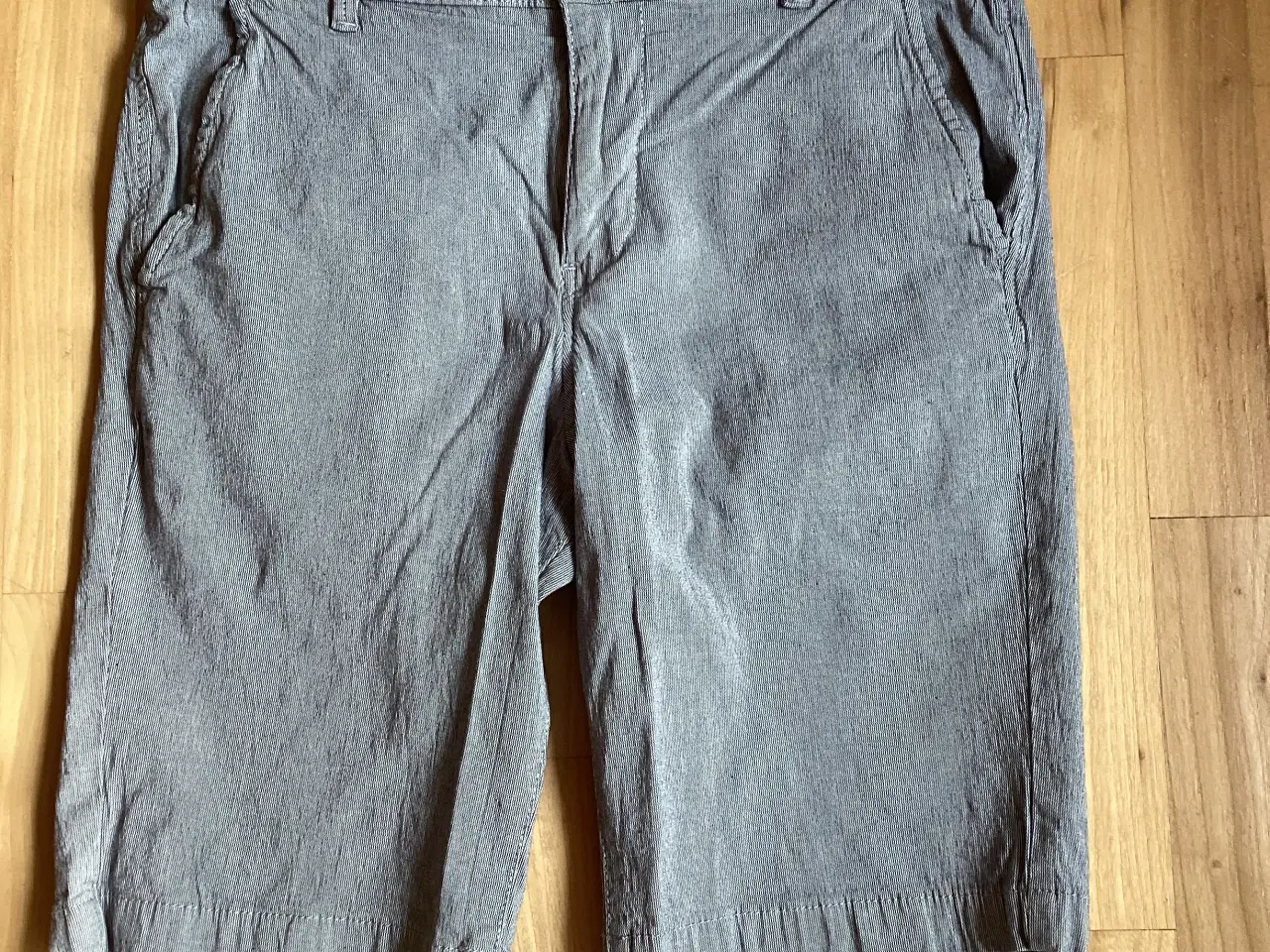 Billede 1 - Tyndstribet shorts fra Selected
