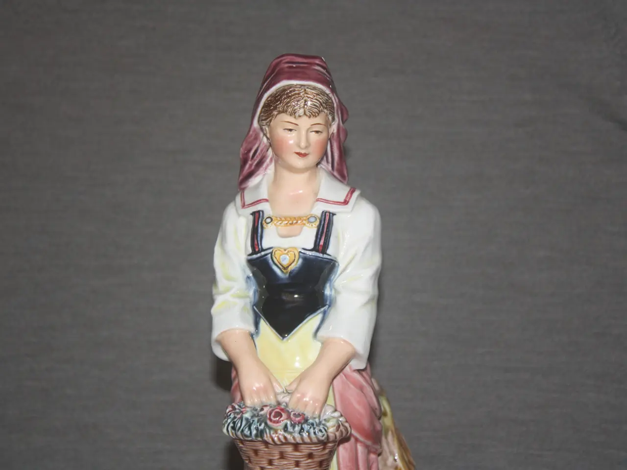 Billede 2 - Antik Figur 32,5 cm med en vase på bagsiden