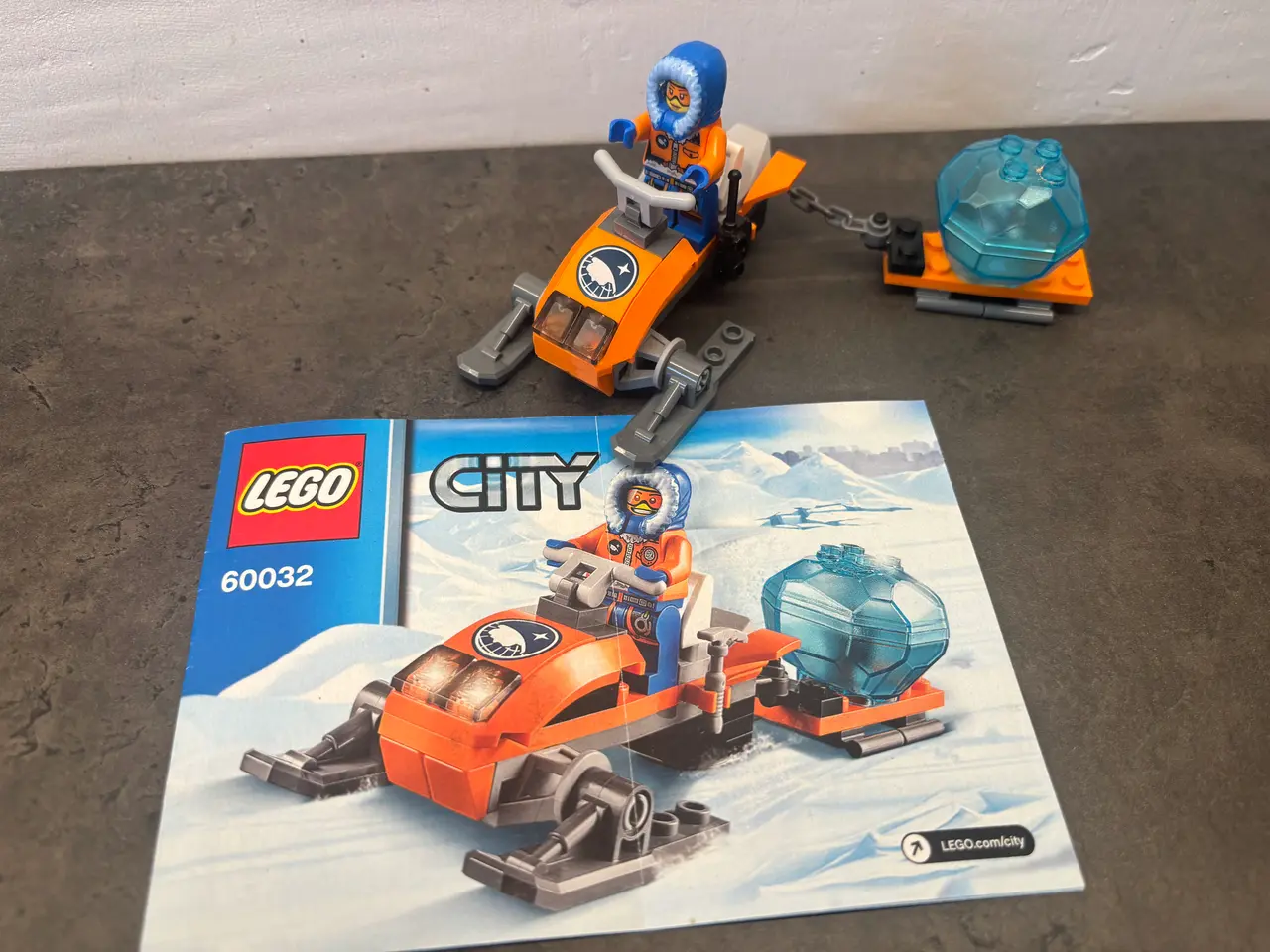 Billede 9 - 8 x LEGO City sæt inkl. 18 minifigurer