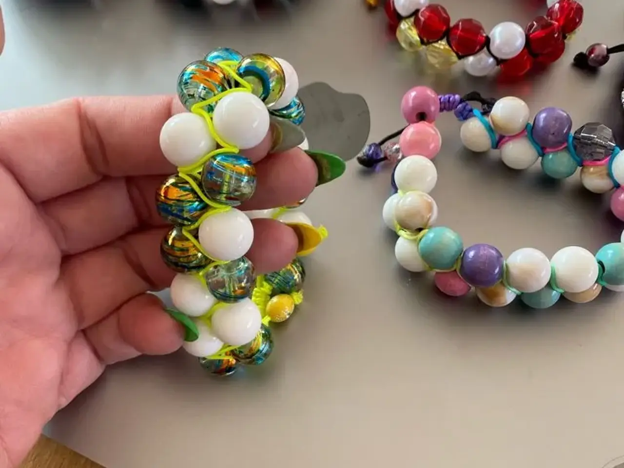 Billede 4 - Nye knyttede armbånd