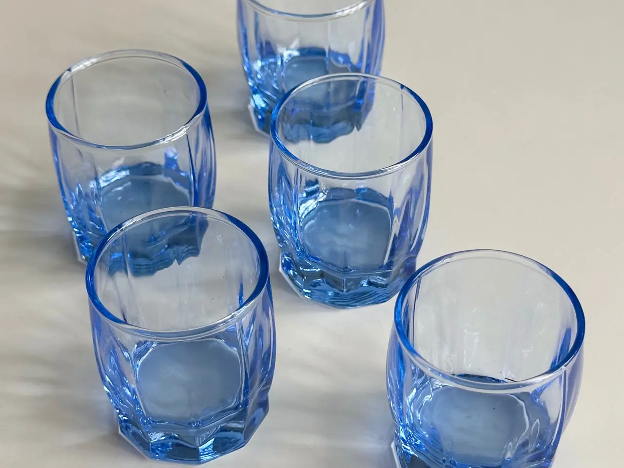 Billede 5 - Lyseblå glas, 5 stk samlet