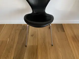 7’er stol i sort læder