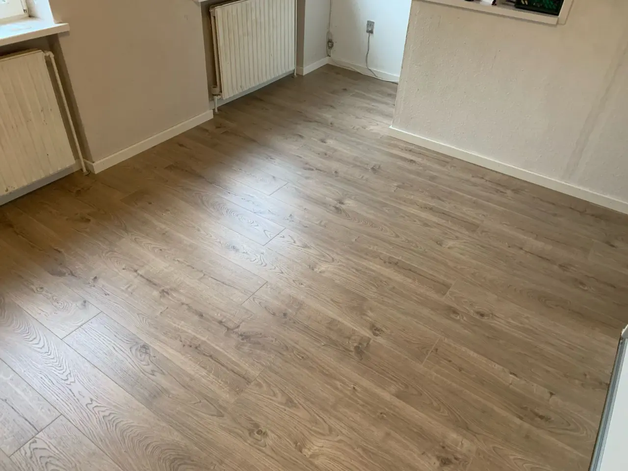 Billede 2 - Laminat gulv/Fenix grebsfri fronter