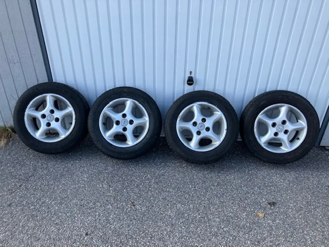 Billede 16 - 14 tommer alufælge med sommerdæk