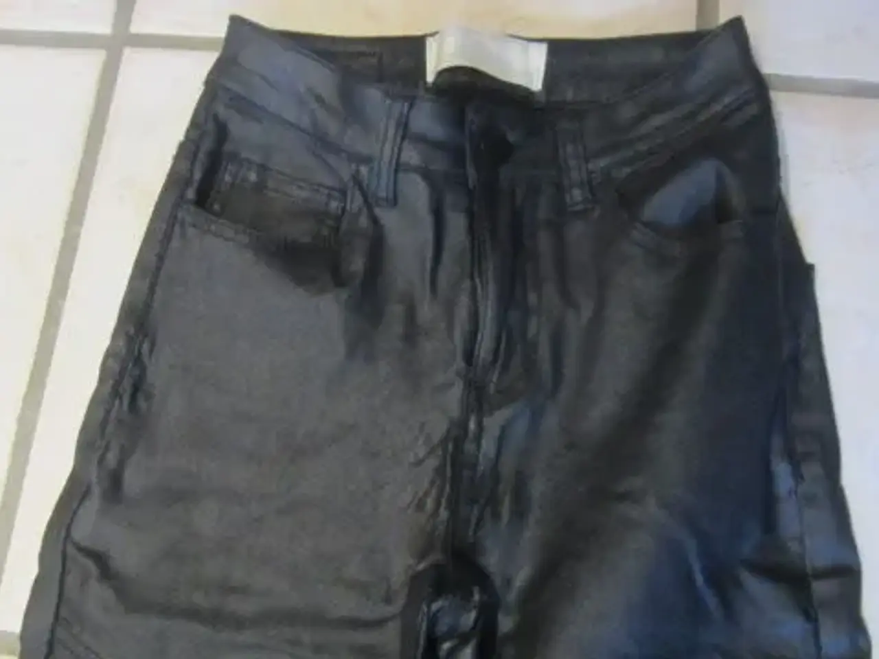 Billede 2 - Str. XS/S, sorte elastiske bukser
