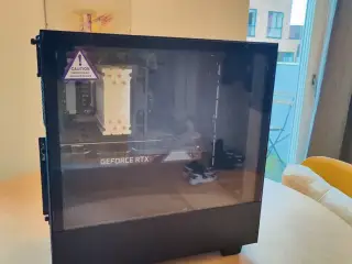 Kraftfuld Stationær Computer