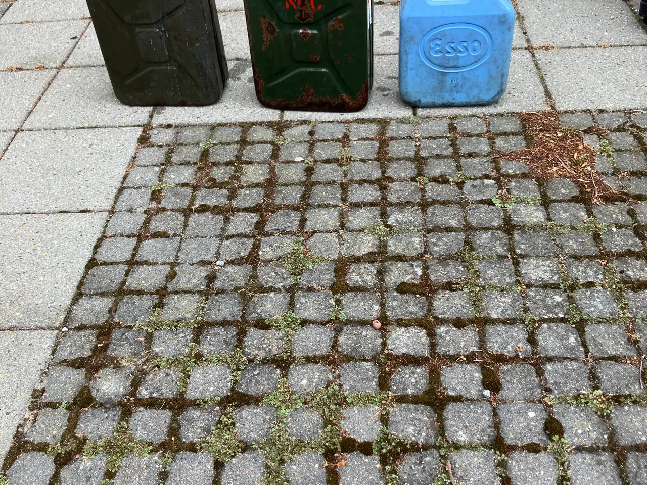Billede 2 - 2 jerrycan 20 liter en Esso dunk 