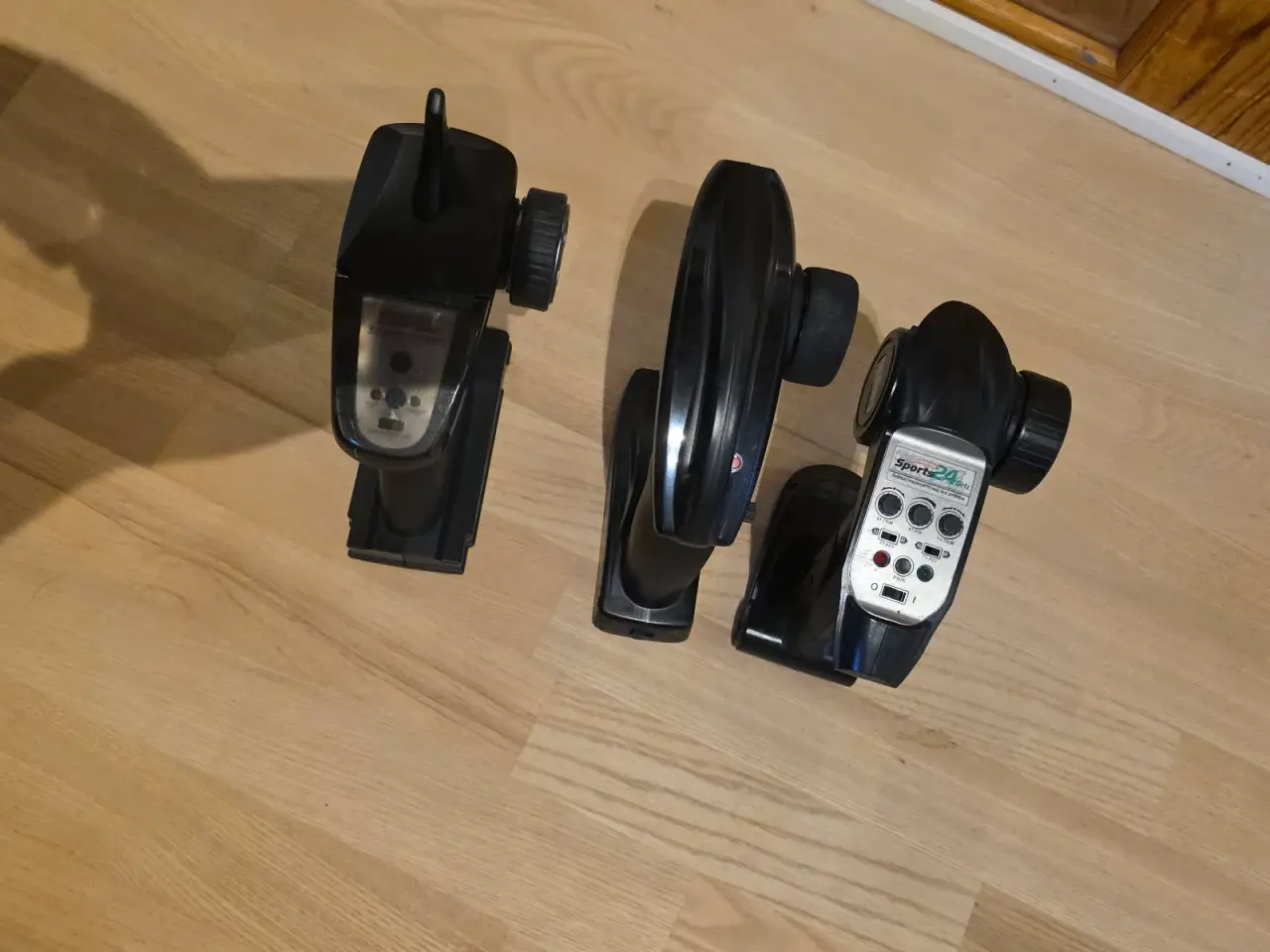 Billede 1 - Lot med fjernstyredebiler og en båd