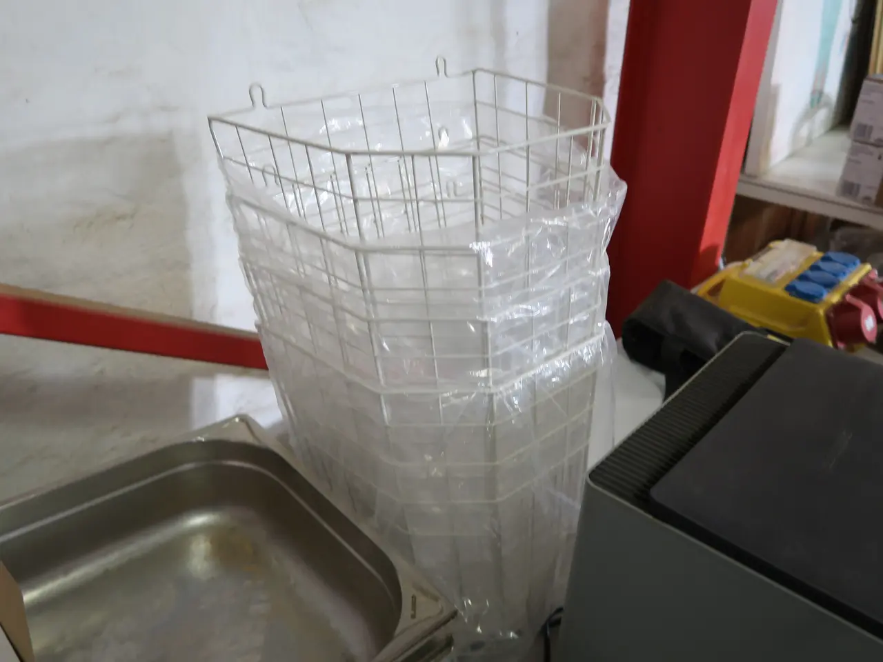 Billede 7 - Diverse kantiner, airfryer samt tråd skraldespande
