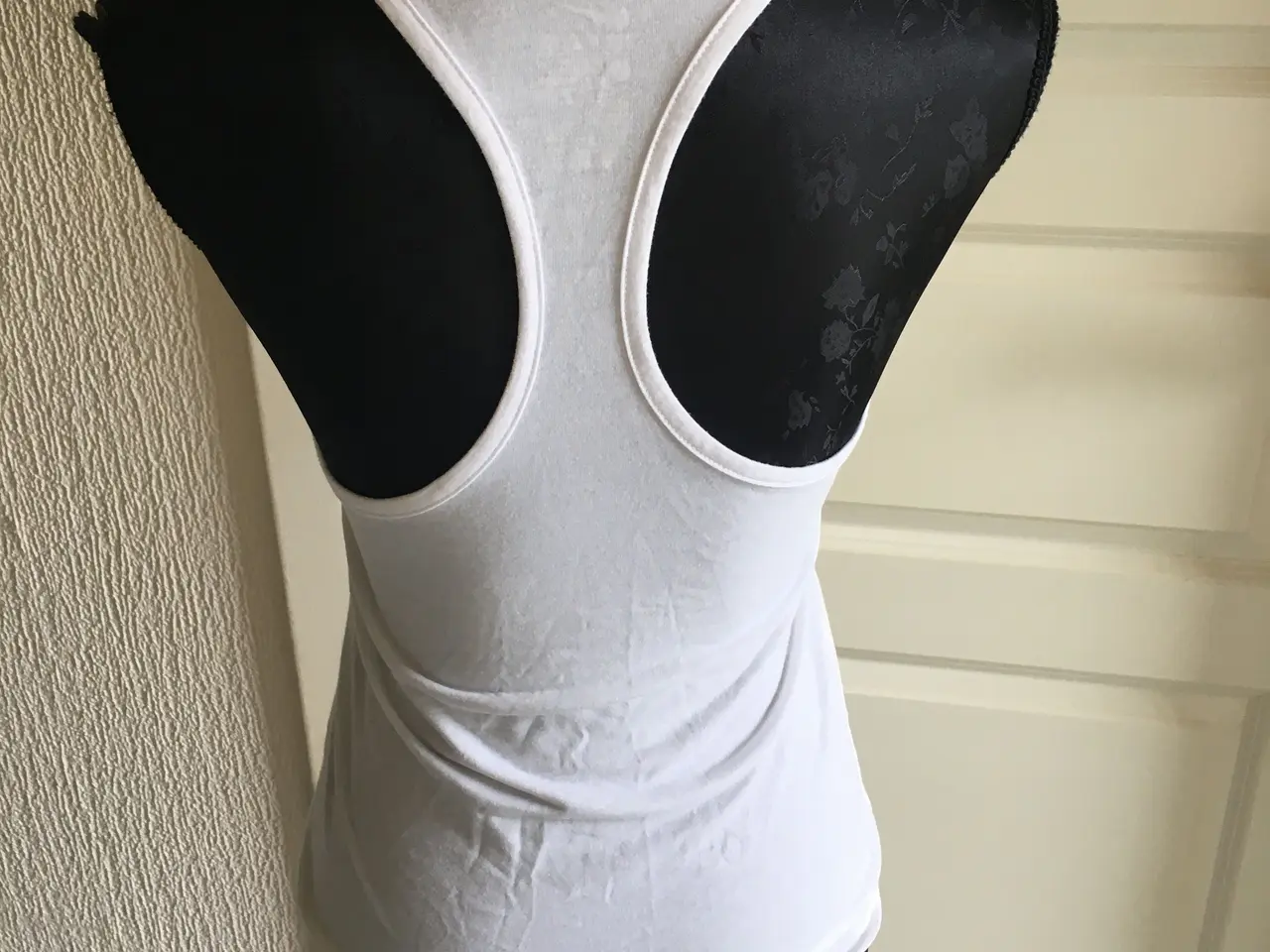 Billede 3 - Helt ny hvid Nike fitness top str. 36