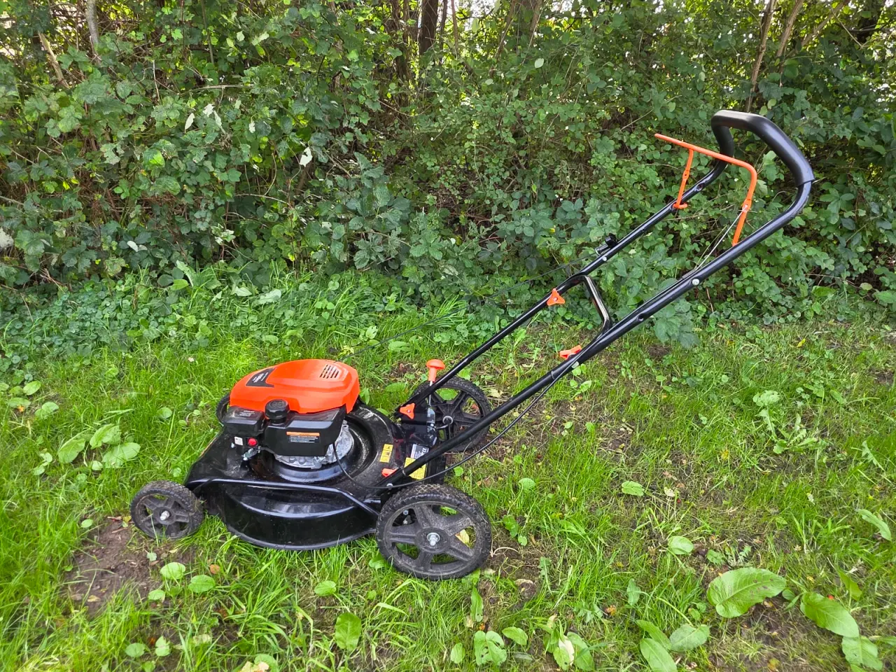 Billede 3 - Næsten ny Plæneklipper der ikke vil starte