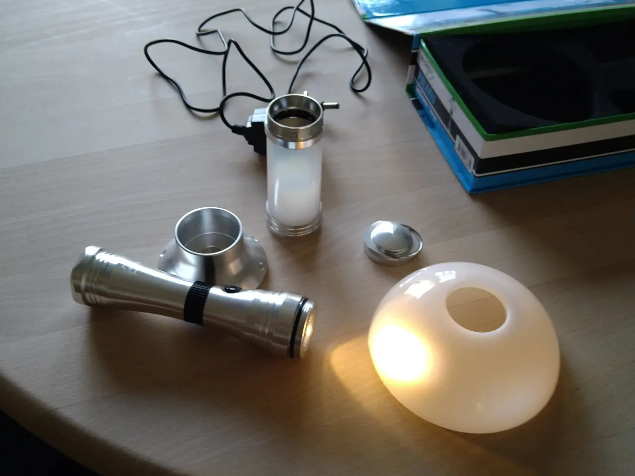 Billede 2 - Bordlampe/Lommelygte genopladelig 