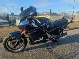 Honda vfr 750