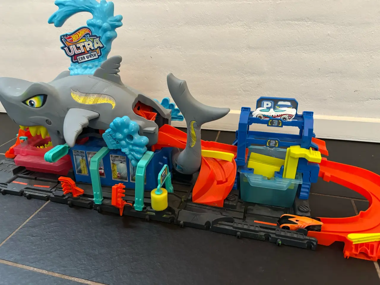 Billede 2 - Hot Wheels City Ultra Shark Car Wash