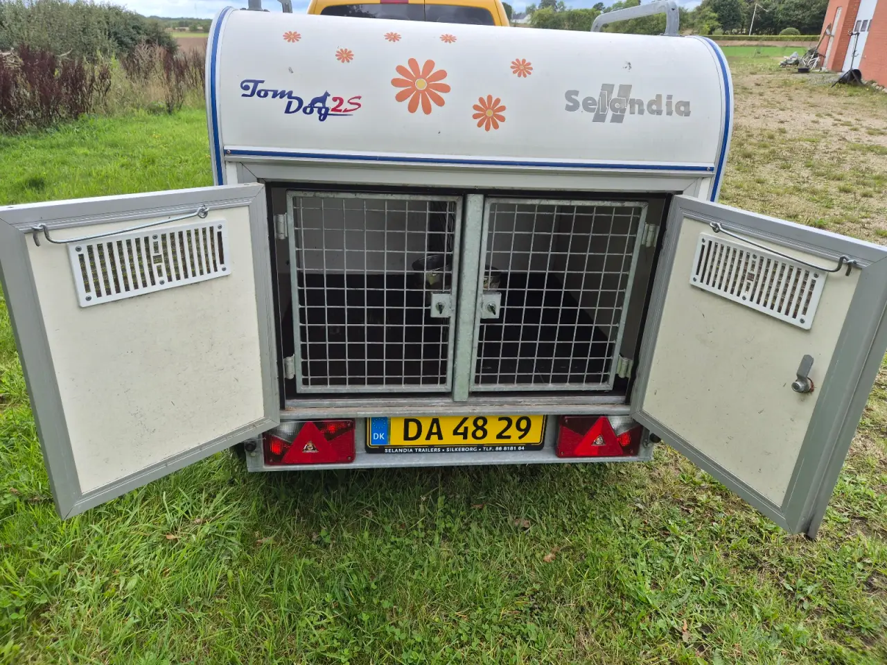 Billede 1 - Hundetrailer til to hunde, nysynet
