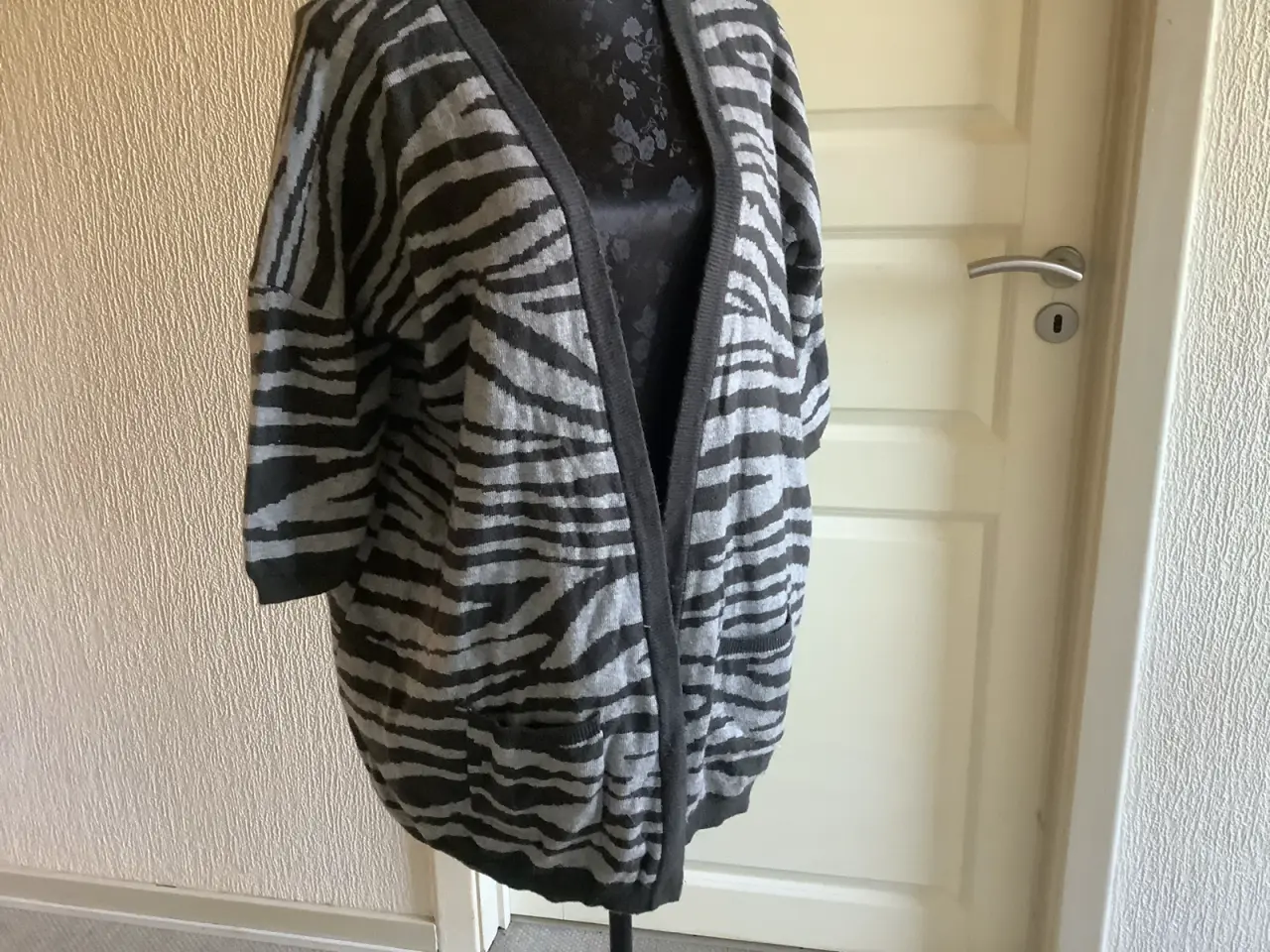 Billede 2 - Helt ny Soaked in Luxury løsthængende cardigan L