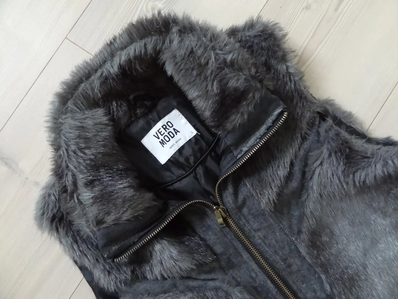 Billede 3 - Vero Moda imiteret pelsvest Str S