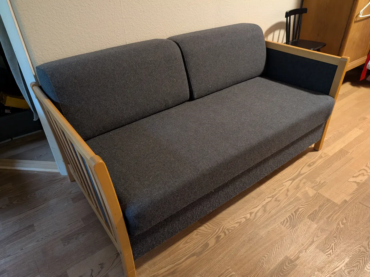 Billede 1 - Sovesofa i bøg og grå stof
