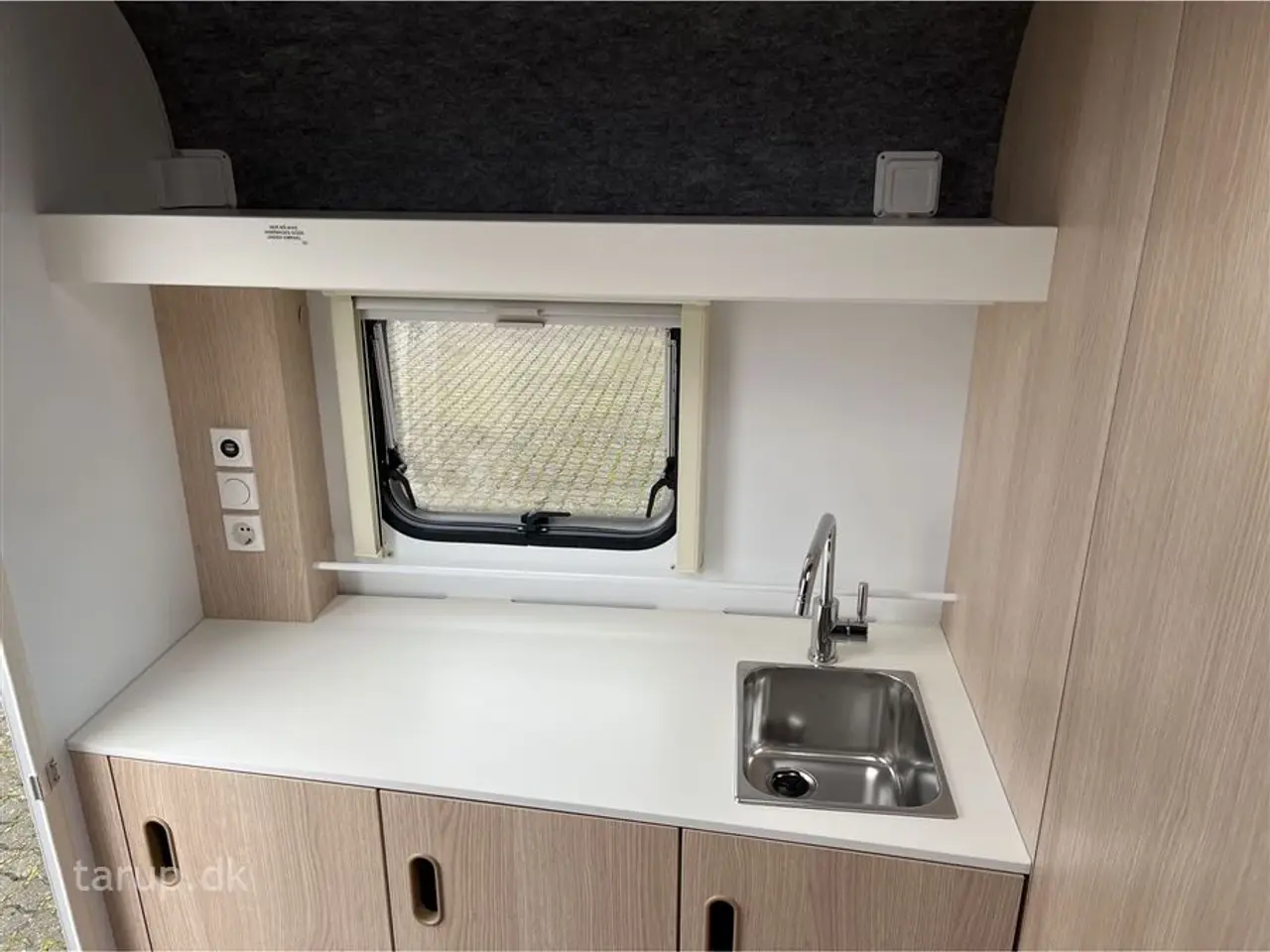 Billede 11 - 2025 - Adria Aviva Lite 300 LH   NYHED! Endesiddegruppe, stabilisator, stort opbevaringsrum i front, mulighed for at lave en lille køje