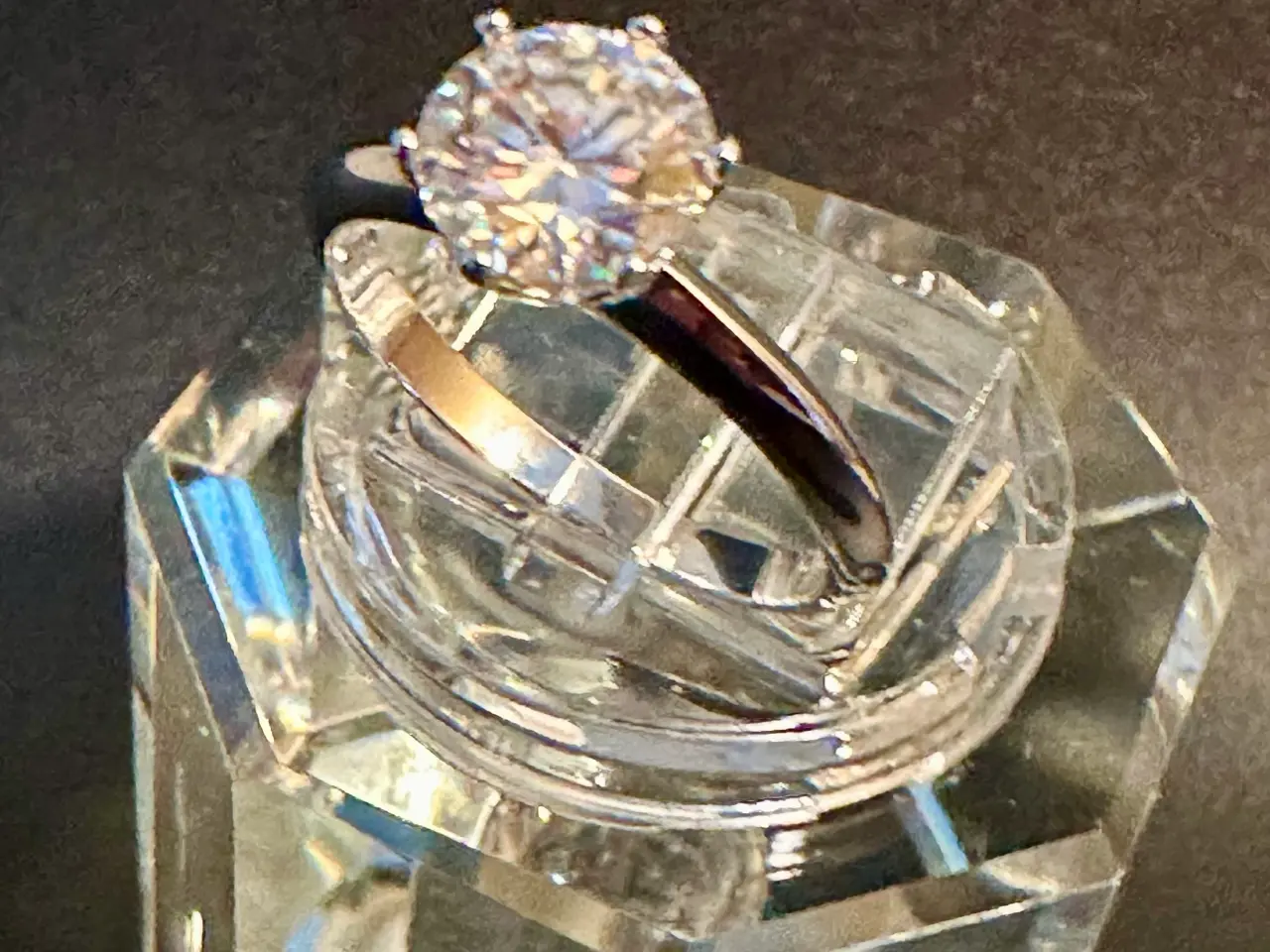 Billede 3 - Ny sølvring med 2 karat moissanite med certifikat.
