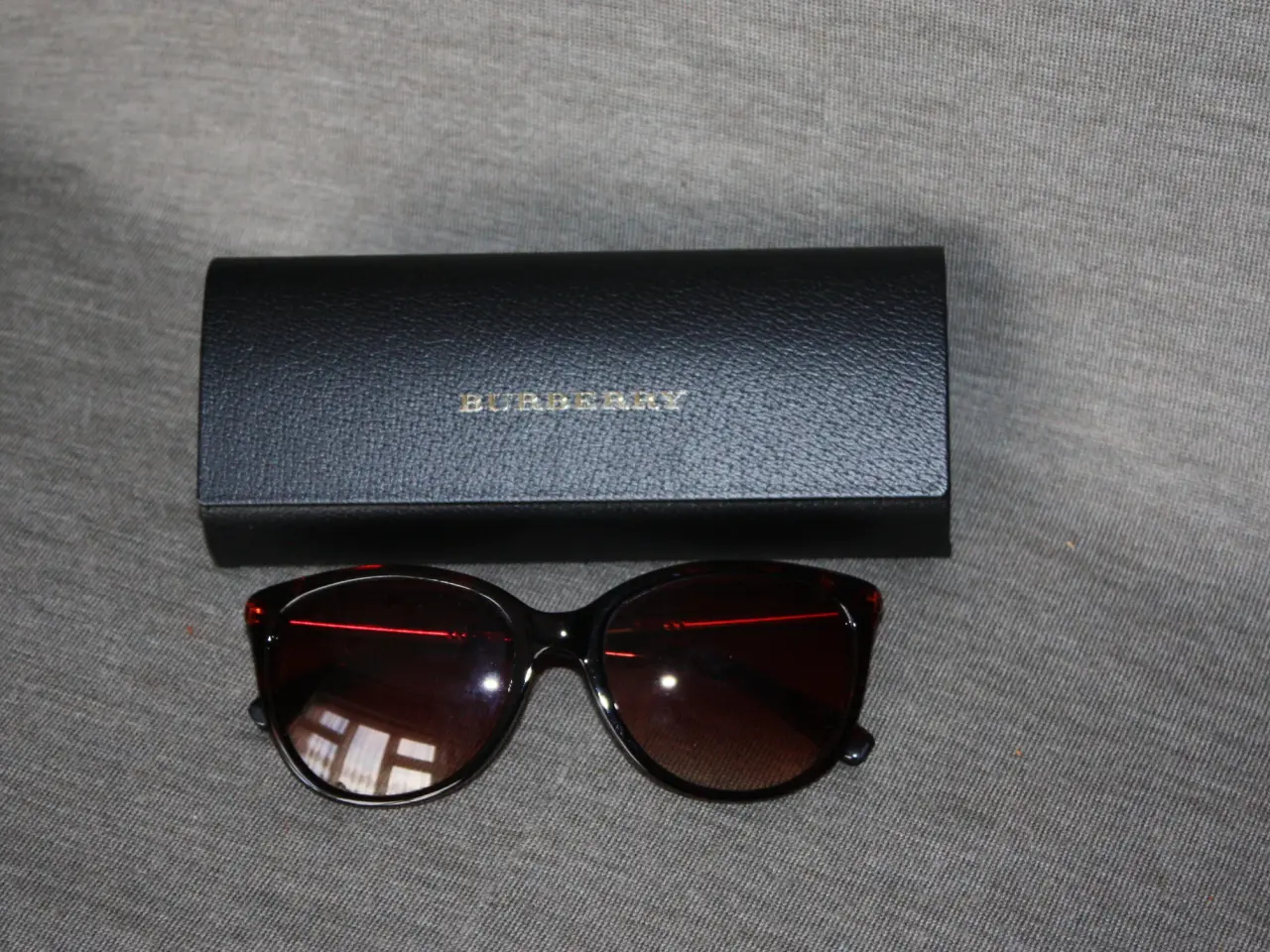 Billede 1 - Burberry dame solbriller 2573