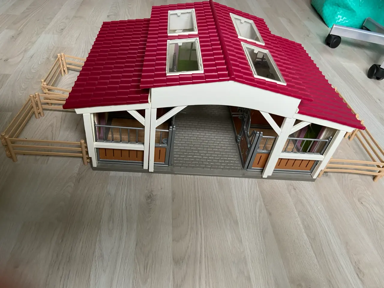 Billede 2 - Schleich hestestald m.m