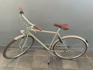 Avelo cykel i farven Pebble grey