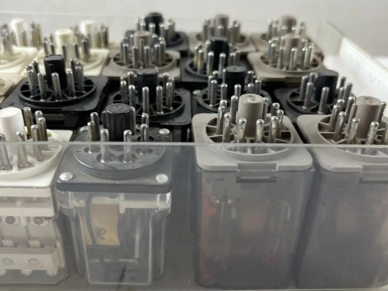 Billede 9 - Schrack MT323024 24V Plug-In relæ parti 32 stk. +