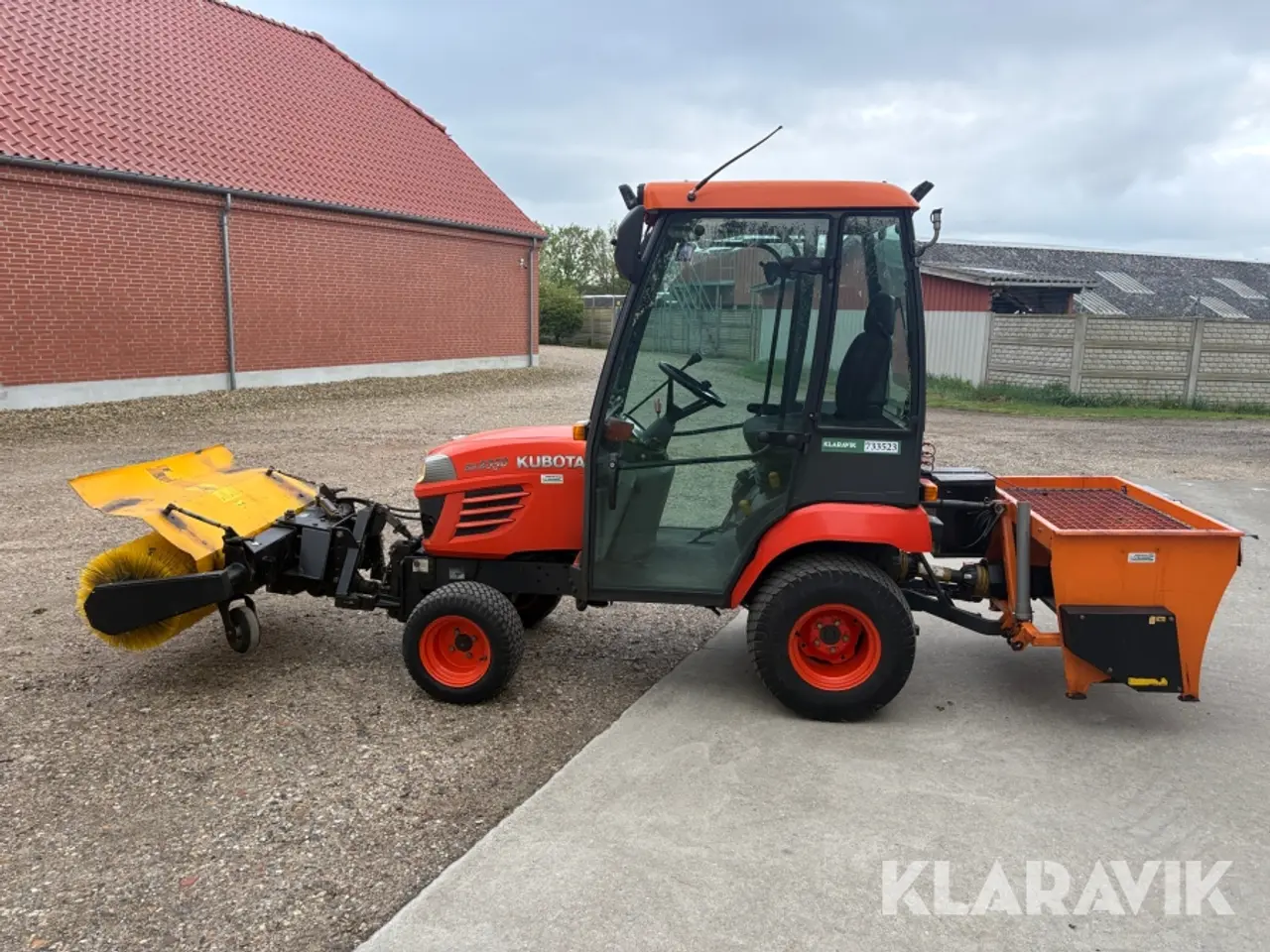 Billede 8 - Traktor Kubota BX 2350 D - inklusiv kost og saltspreder