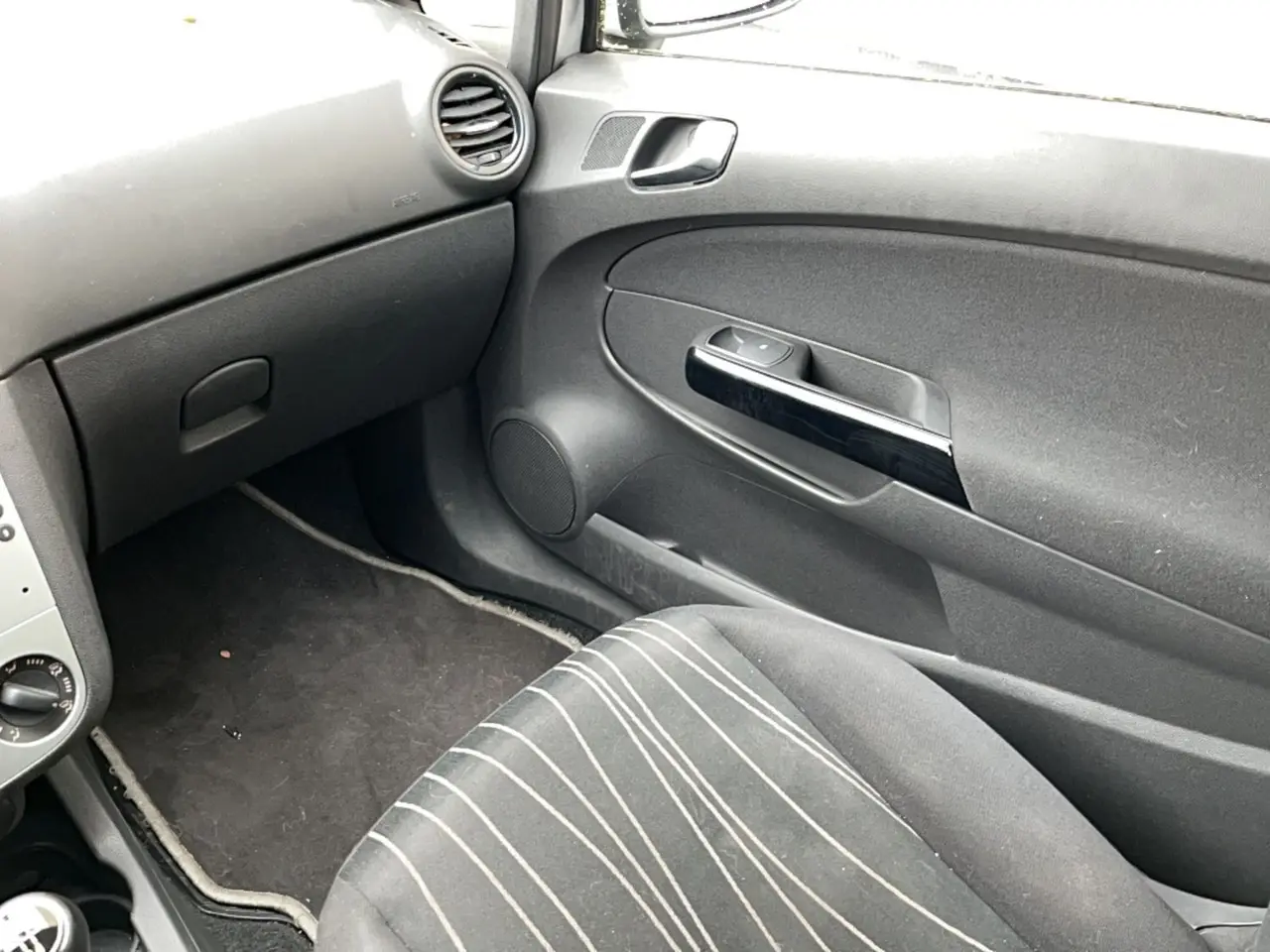 Billede 8 - Opel Corsa 1,2 Twinport Cosmo 80HK 3d