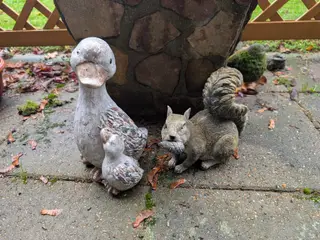 Keramik figurer: and og egern
