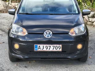 Næsten ny synet vw up sælges giv et bud