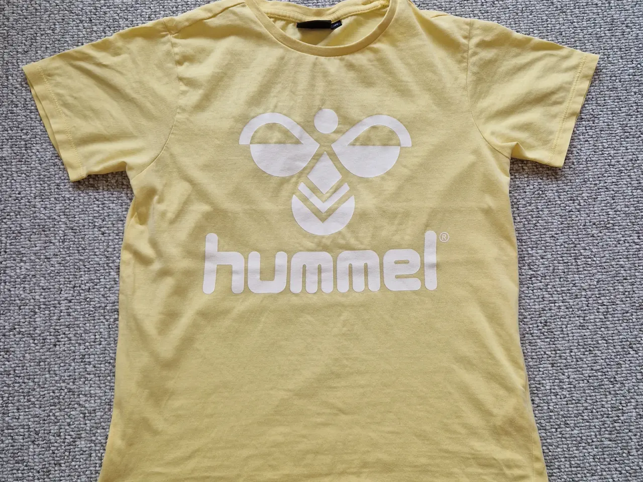 Billede 1 - Hummel T-shirt str 128