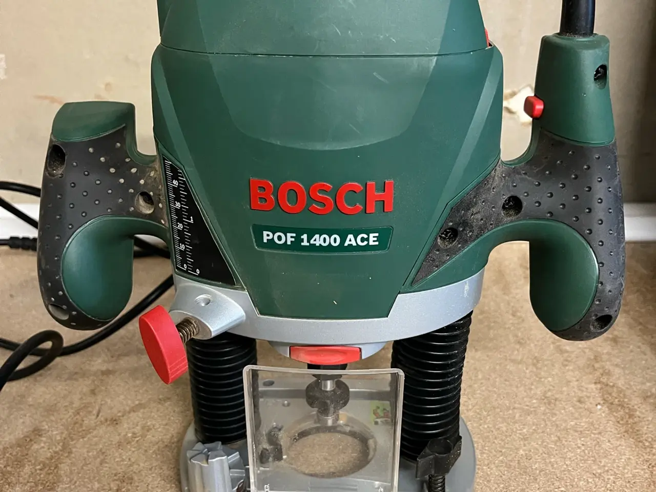 Billede 1 - Bosch overfræser inkl. fræsejern