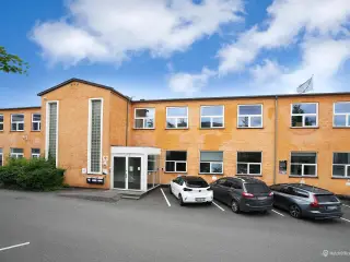 Flotte og lyse kontorlokaler med en god beliggenhed centralt i Søborg.