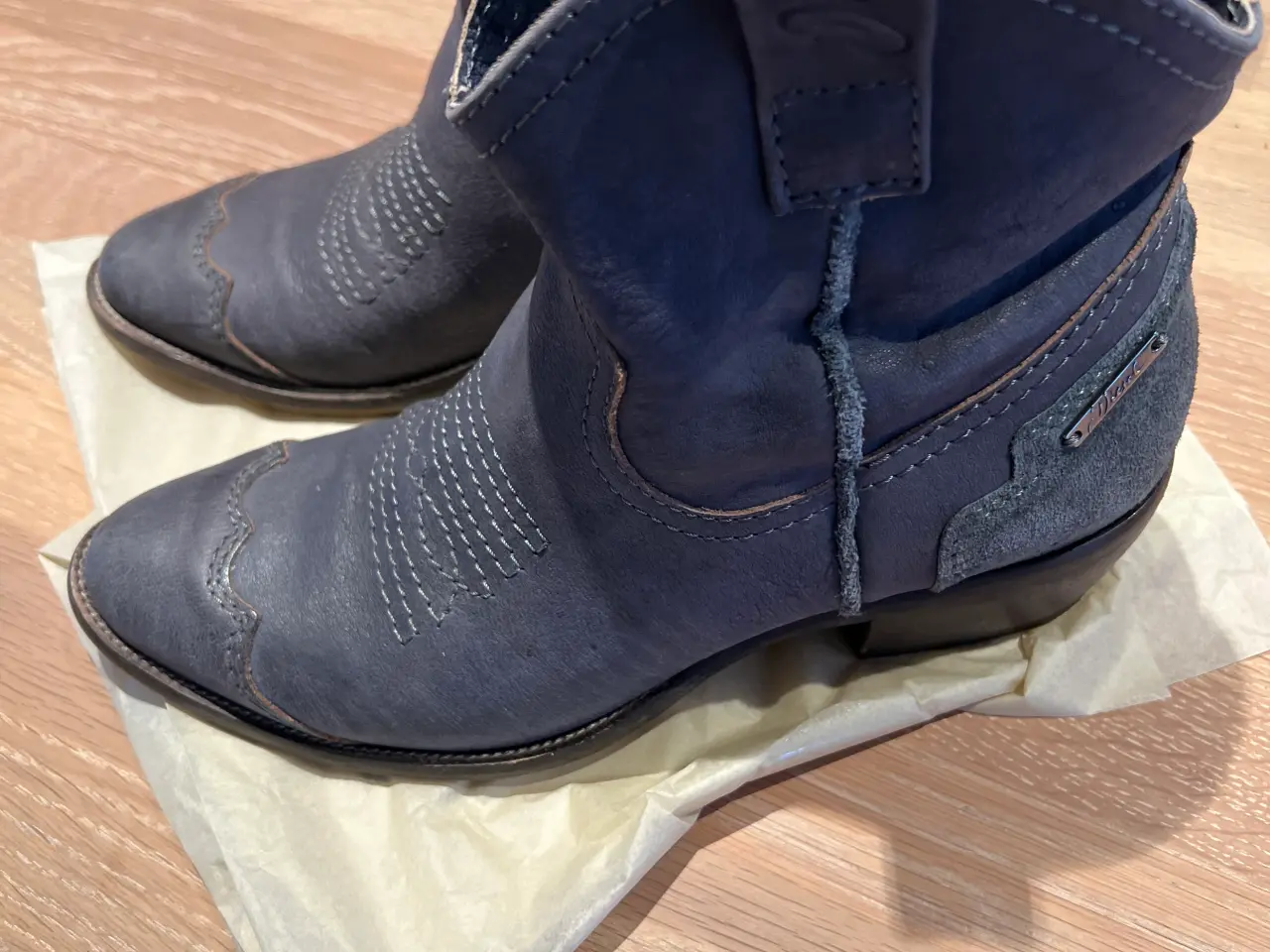 Billede 1 - Blå kort cowboy støvle mrk. Diesel