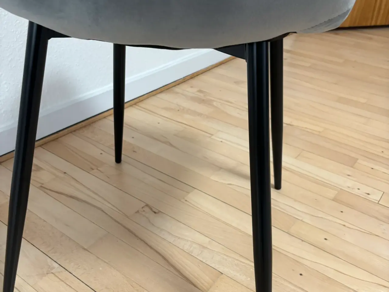 Billede 7 - Grå spisebordsstol i grå velour